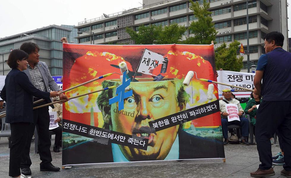 韩国老人在景福宫涂鸦“致特朗普”韩国景福宫遭遇老人涂鸦事件，背后的故事与反思