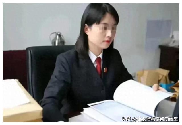 \"铊中毒\"案当事人朱令骨灰安葬朱令（1991年失踪前名为朱令清），北京人，清华大学学生，因在校期间离奇出现铊中毒症状，导致其出现神经性疾病及身体各器官功能衰竭等症状。朱令的遗体骨灰已于XXXX年清明节前在北京某公墓安葬。这一事件引起了广泛的关注和讨论，再次引发了公众对于朱令案的关注和对类似事件的思考。