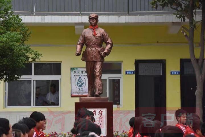 时代少年团成员拟落户北京 官方回应关于时代少年团成员拟落户北京一事，官方已经做出了回应。