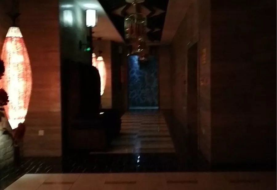 洗浴店女浴区现男子震惊！洗浴店女浴区惊现男子身影，引发社会广泛关注